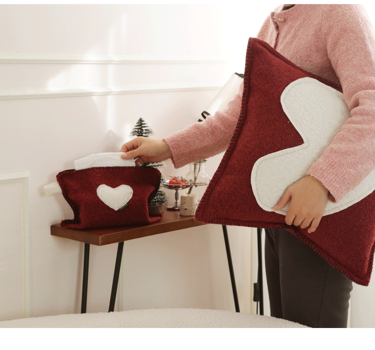 Fuzzy Heart-Shaped Tissue Box Cover - Red & White Color Options