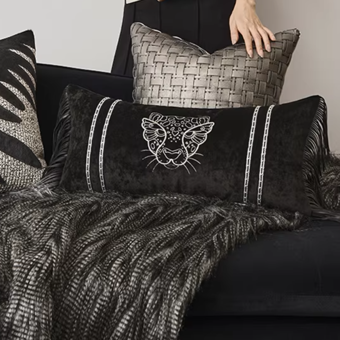 VogueDeco VogueDeco Leopard Pillow – Classic