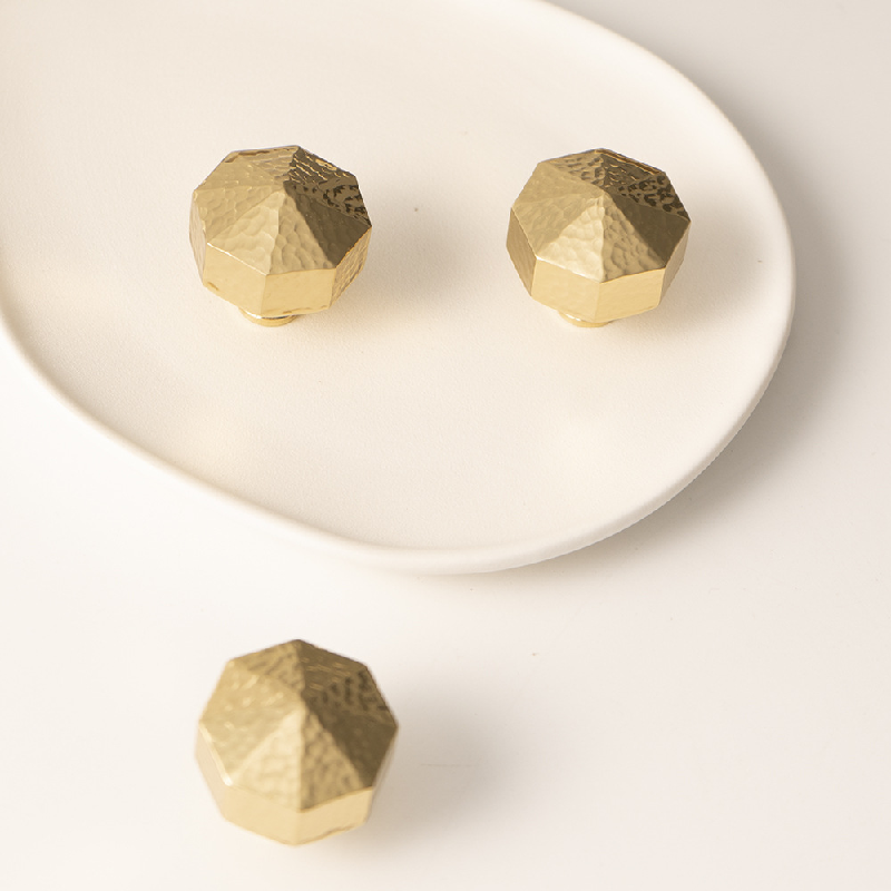 Brass hammer pattern octagonal single hole handle