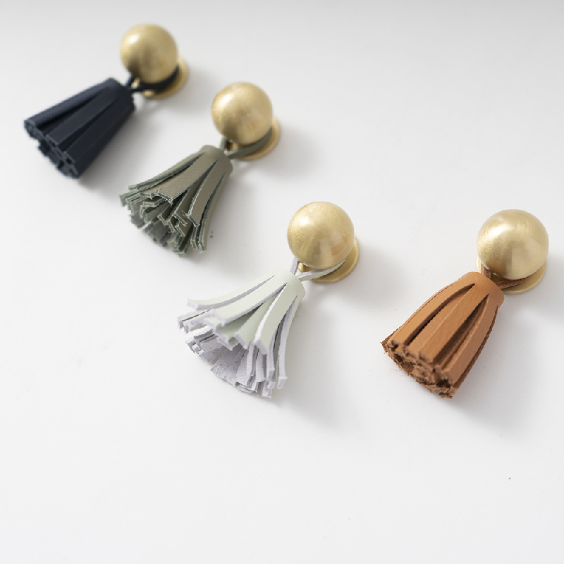 Ins brass tassel handle