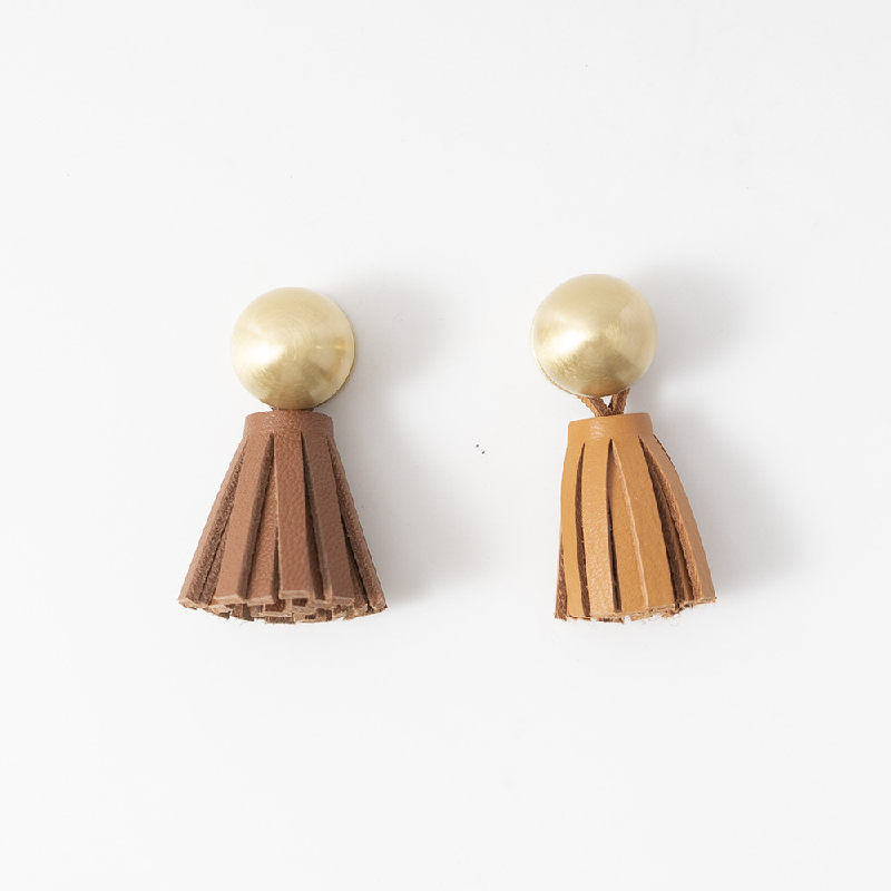 Ins brass tassel handle